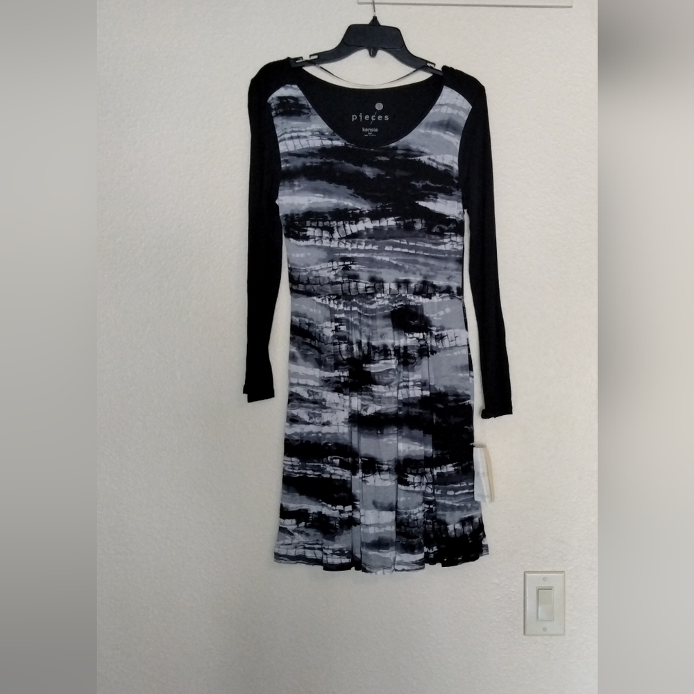 Kensie Black and Gray Long Sleeve Dress